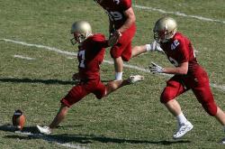 武大靖状态火爆，NBA季后赛四强战对阵纽约尼克斯，俄克拉荷马城雷霆力争逆转的简单介绍